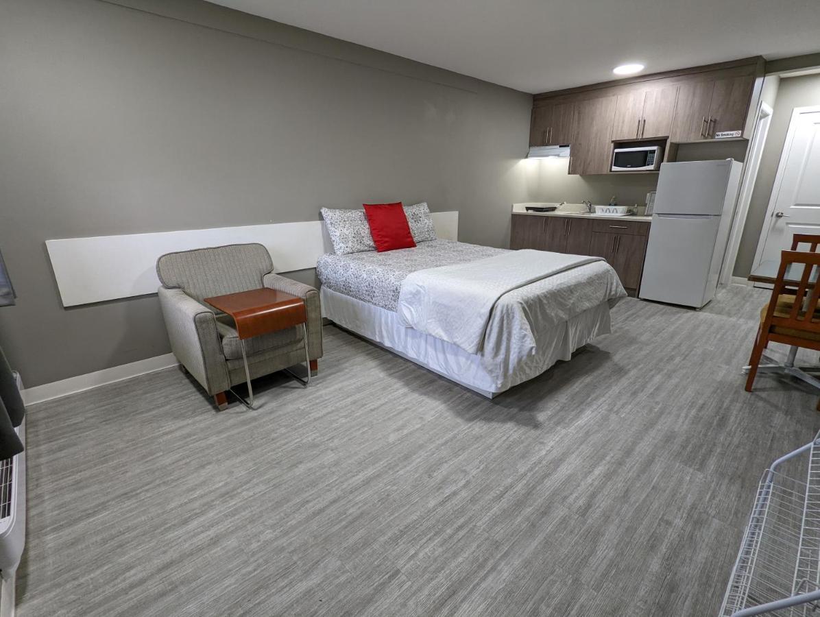 מדיסין הט Riverside Motel מראה חיצוני תמונה