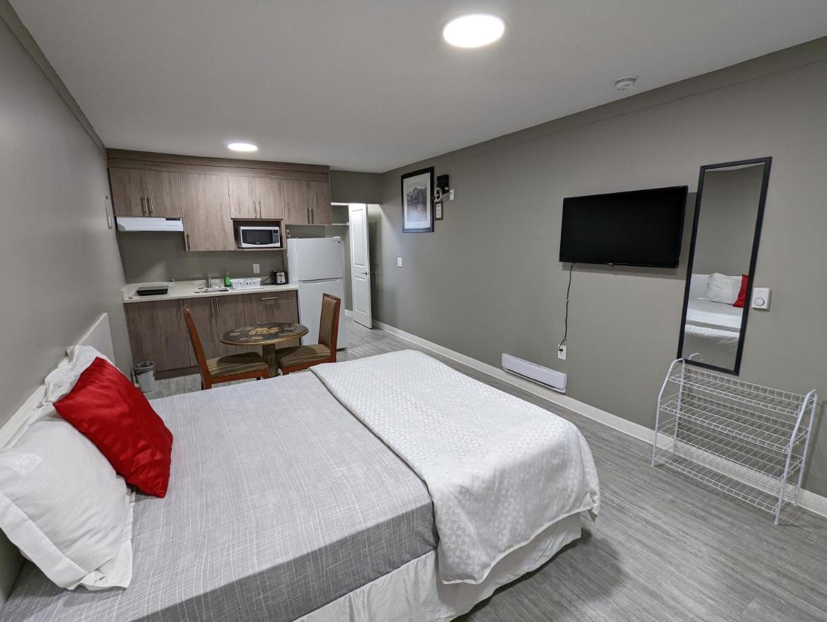 מדיסין הט Riverside Motel מראה חיצוני תמונה