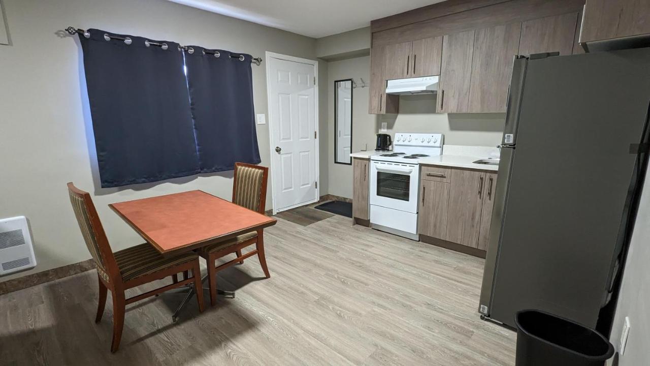 מדיסין הט Riverside Motel מראה חיצוני תמונה