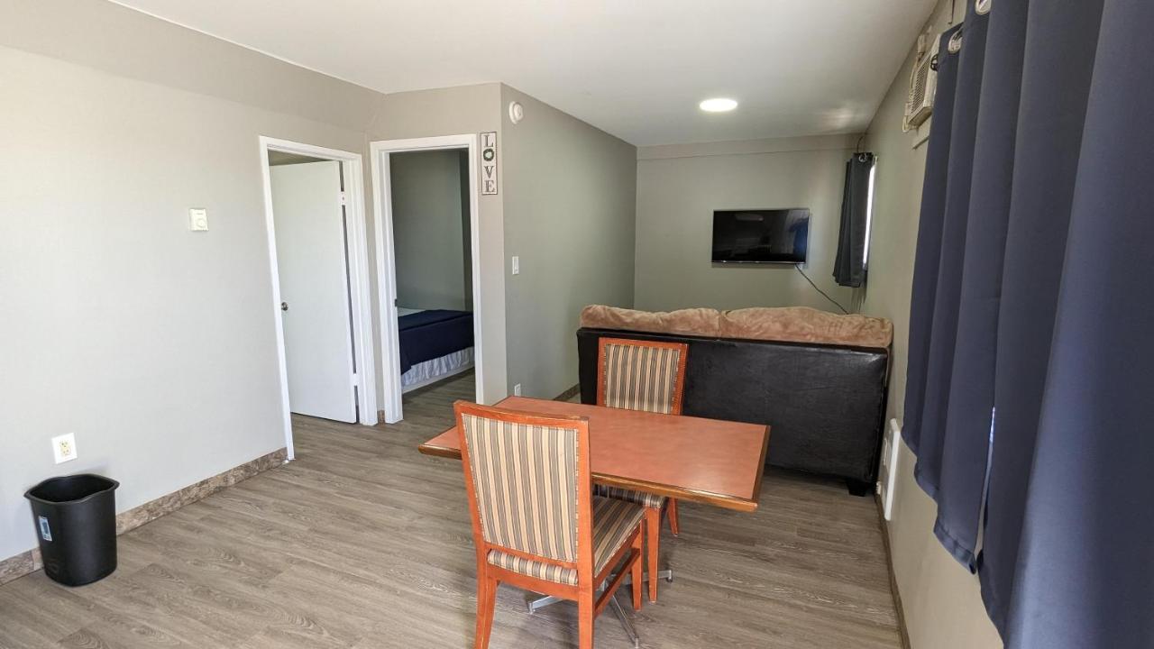 מדיסין הט Riverside Motel מראה חיצוני תמונה