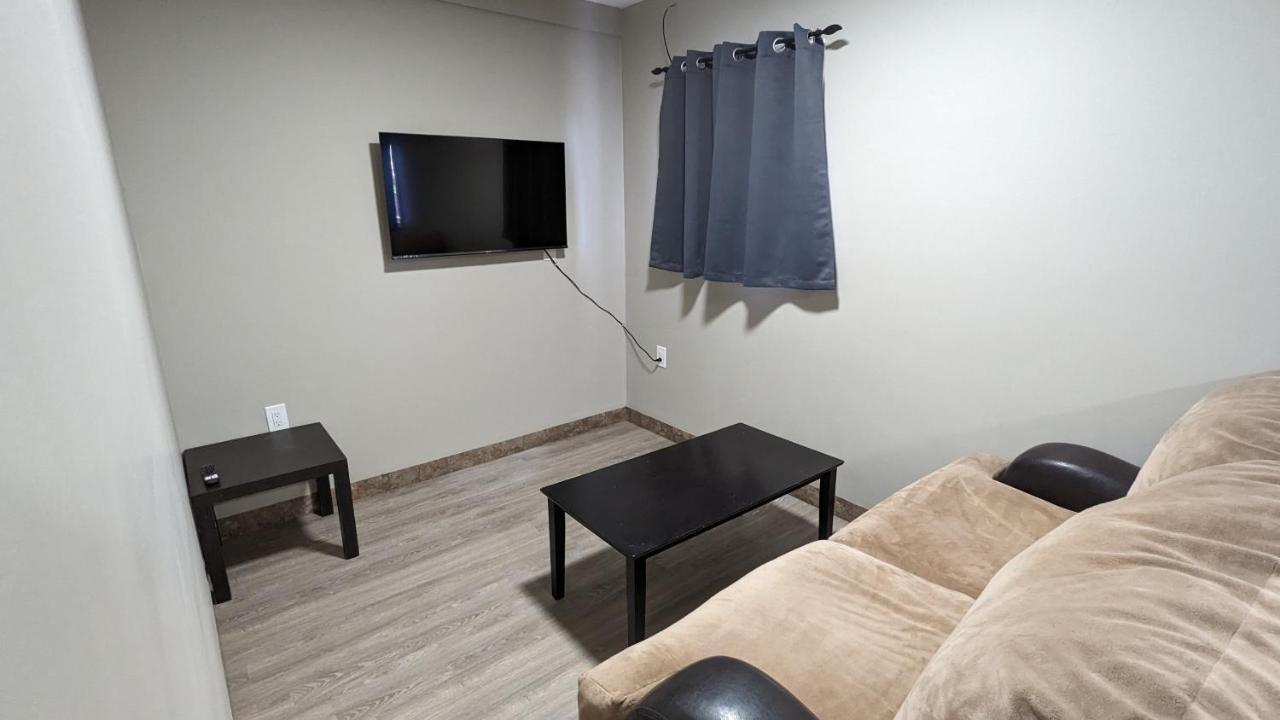 מדיסין הט Riverside Motel מראה חיצוני תמונה