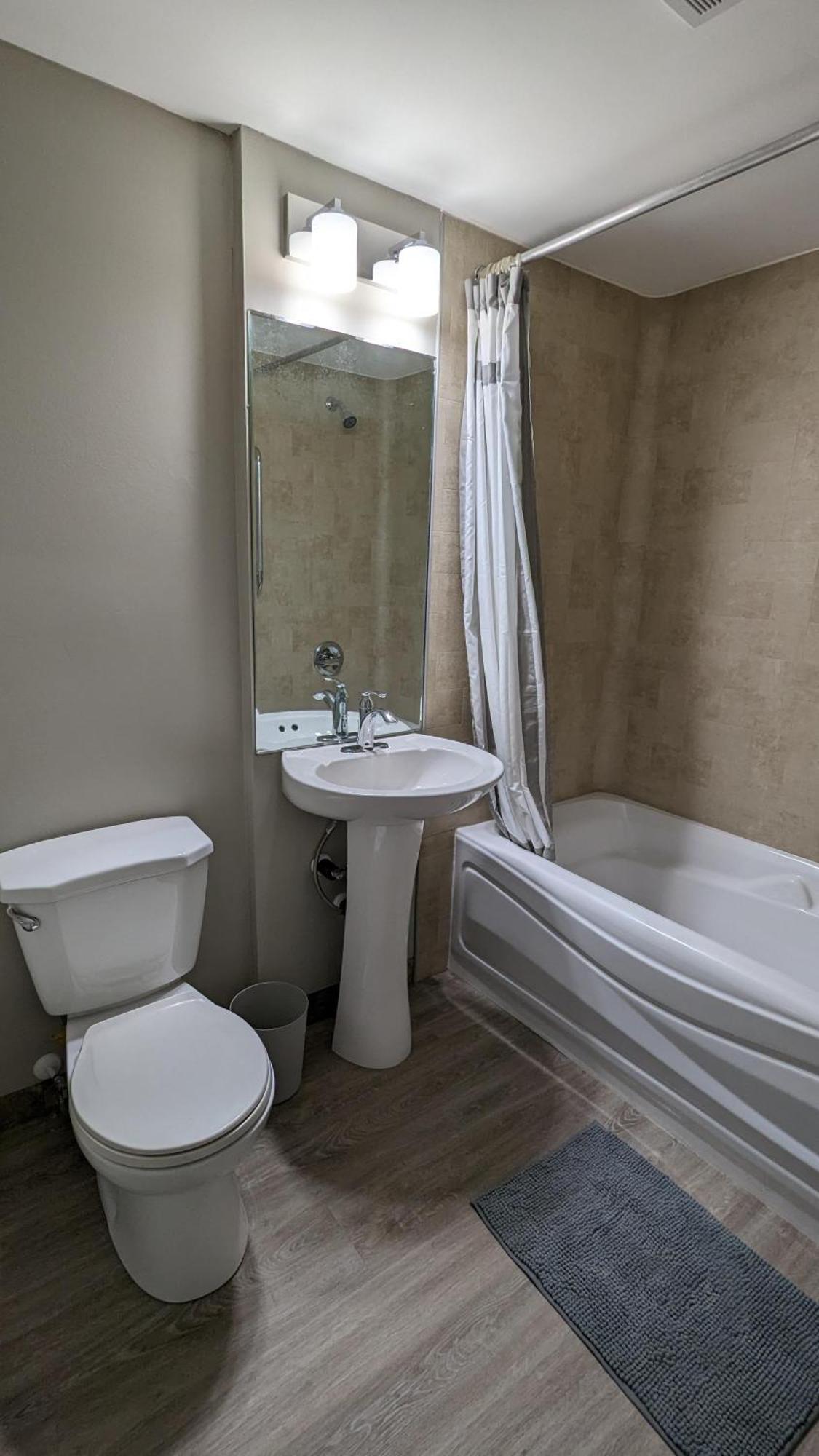 מדיסין הט Riverside Motel חדר תמונה